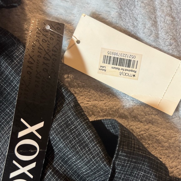 Professional military button half way down belted dress. Brand new with tags. - Picture 4 of 9